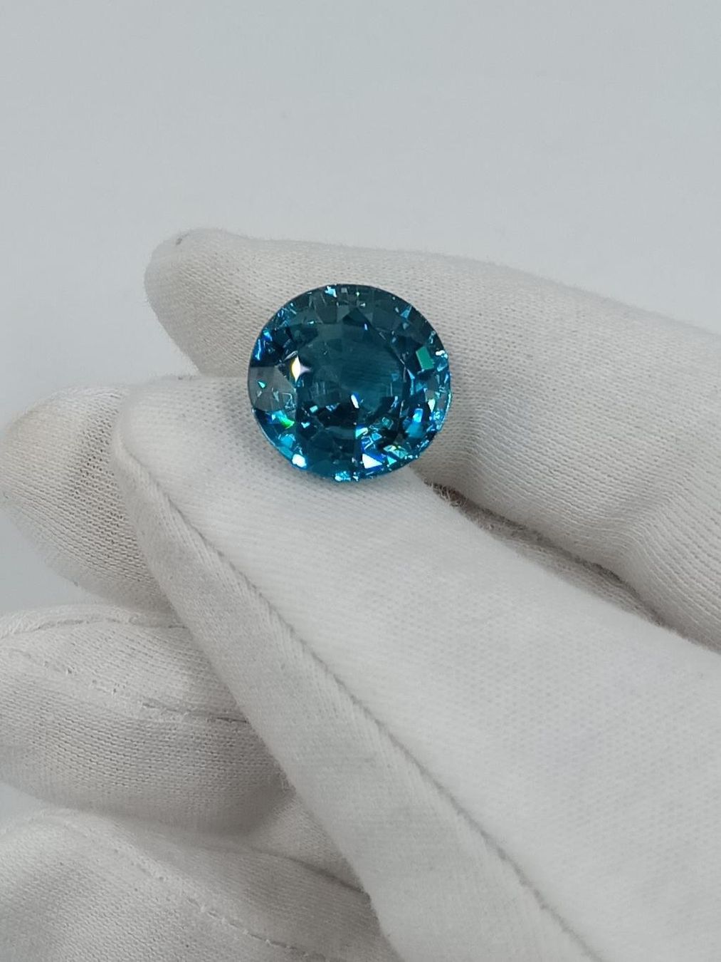 Pietre preziose: 1 TÜRKISBLAUER ZIRCON, 21.29 CT. – Usato da Luzern venduto da EdiGem 7