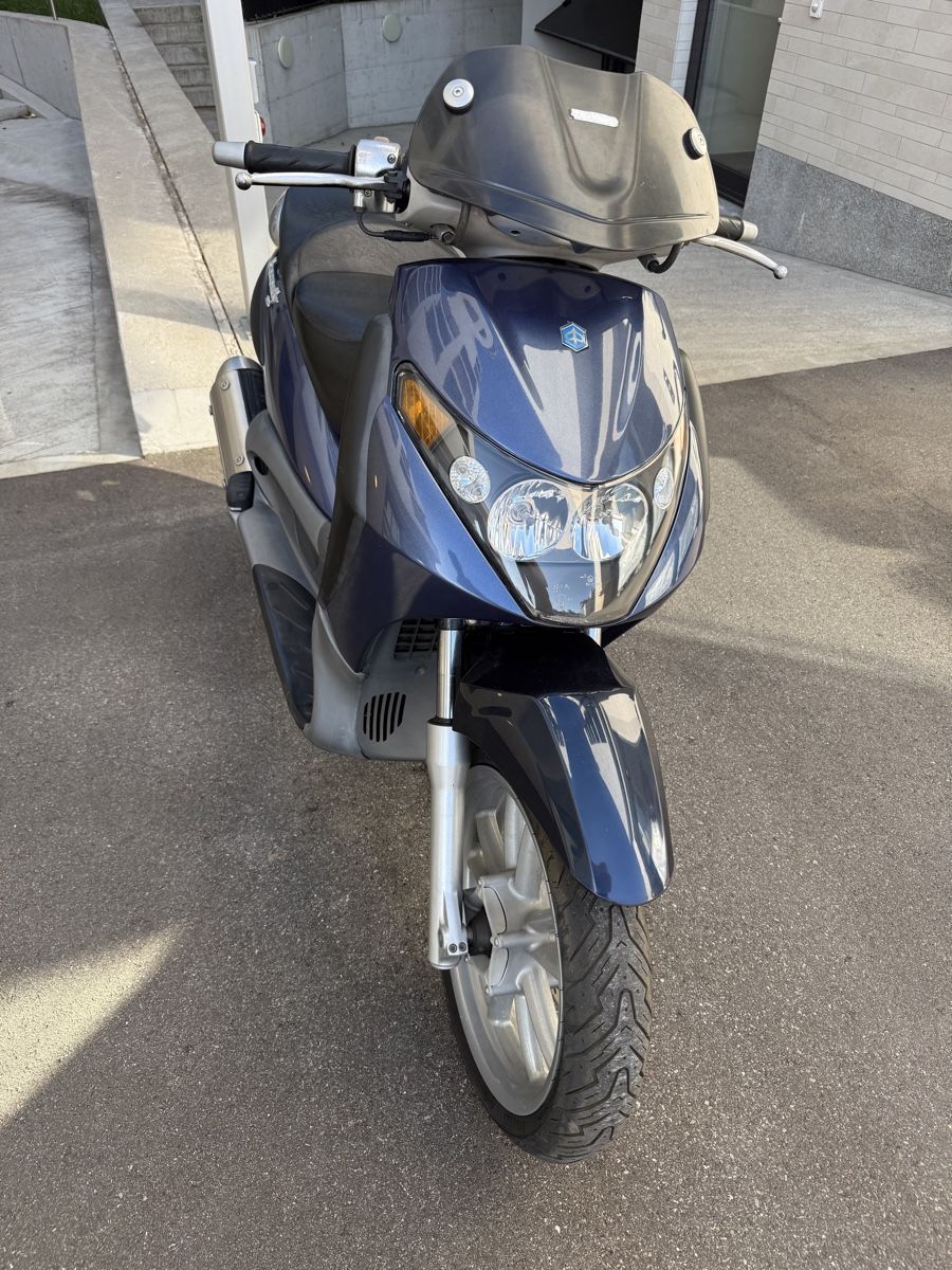 Piaggio Scooter: Piaggio Beverly 125 Roller blau metallic 5305 km – Difettoso da Wetzikon ZH venduto da KIEE 1