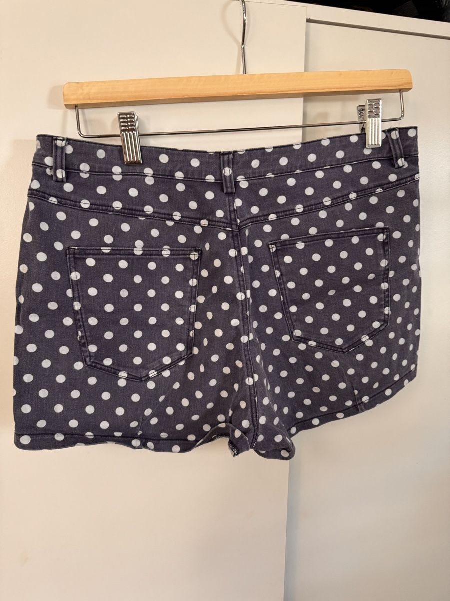 Stradivarius Pantaloni: Blaue Shorts mit Polka Dots Stradivarius 40 – Nuovo (secondo la descrizione) da Richterswil venduto da Manu55555 2
