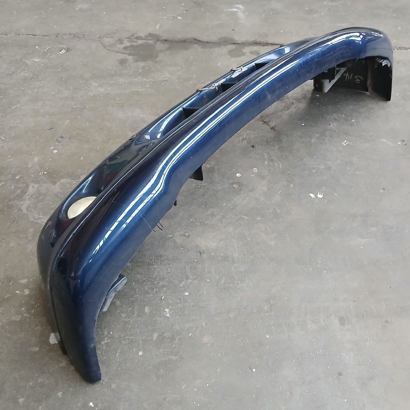 Dodge Alle Autoersatzteile: Pare-chocs avant Dodge Durango 1998-2003  – Gebraucht aus la heutte von Auto-stock 1