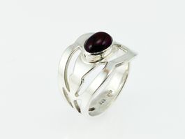 Offener Ring aus 925er Sterling Silber mit ovalem Granat