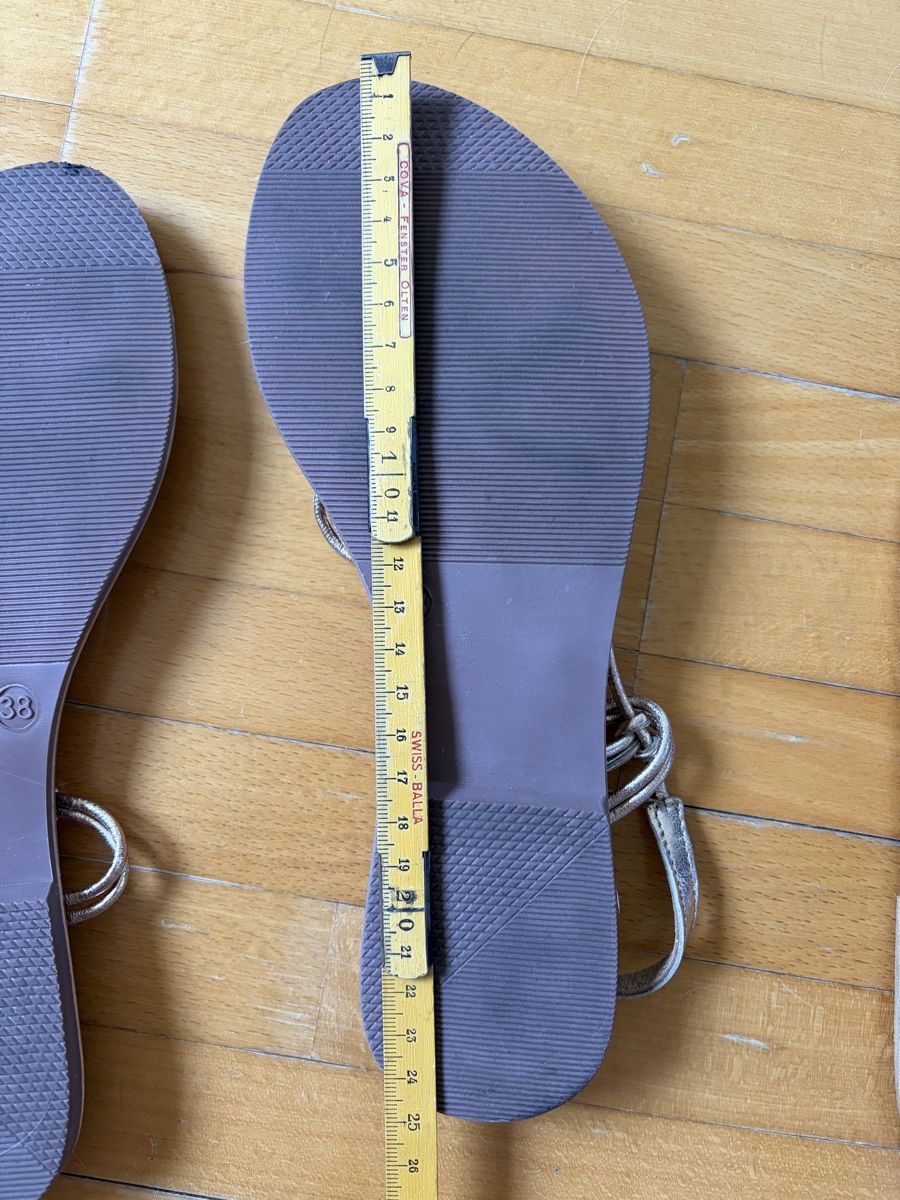 Scarpe da donna: Sandalen Leder Riemchen gold – Usato da Wädenswil venduto da frau_mueller 1