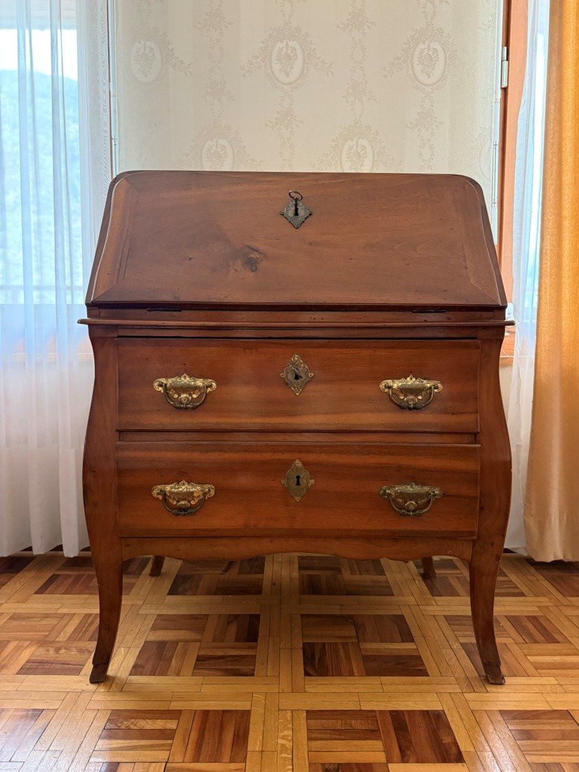 Cassettiere: Bureau-commode Louis XV – Usato da Visp venduto da tey_9phr