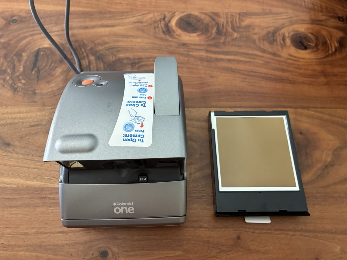 Polaroid Kamera: Polaroid One600 – Defekt aus Zürich von Sylvie0011 2