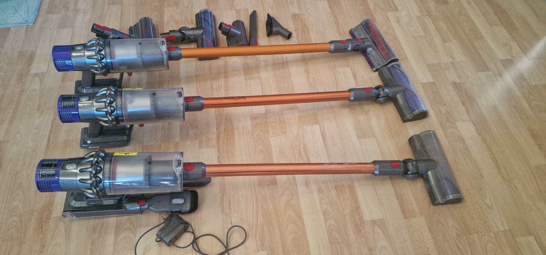 Dyson Staubsauger & Zubehör: Dyson v10 – Gebraucht aus unterägeri von Cfmotor 1