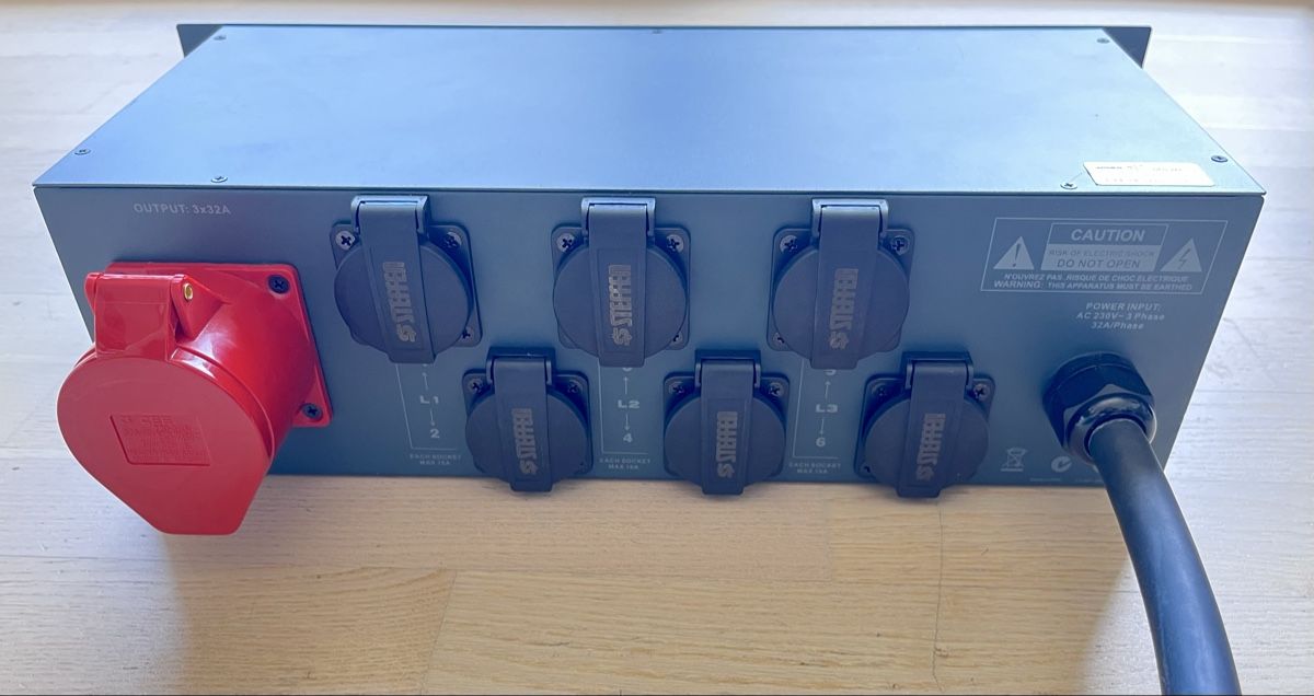 Alimentazione elettrica: Tableau électrique Triphasé WORK 32A 6x T23 / Rack 19" – Usato da Genève venduto da RVA_GVA 3