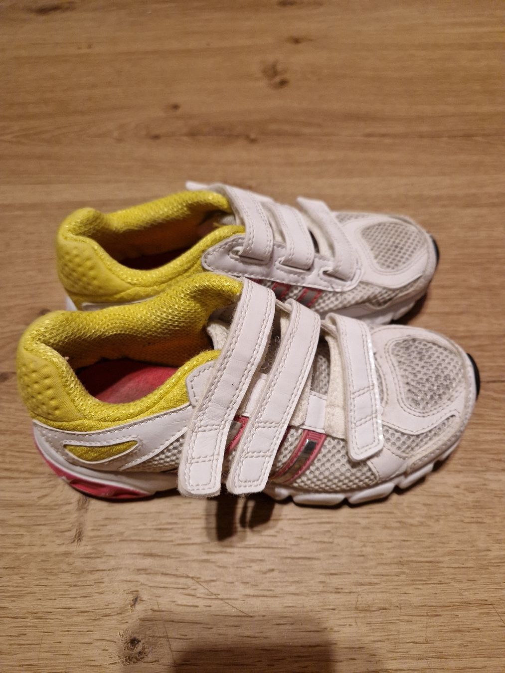 Adidas Scarpe per ragazze: Adidas Turnschuh Gr. FR 31 – Usato da Wimmis venduto da traubenq