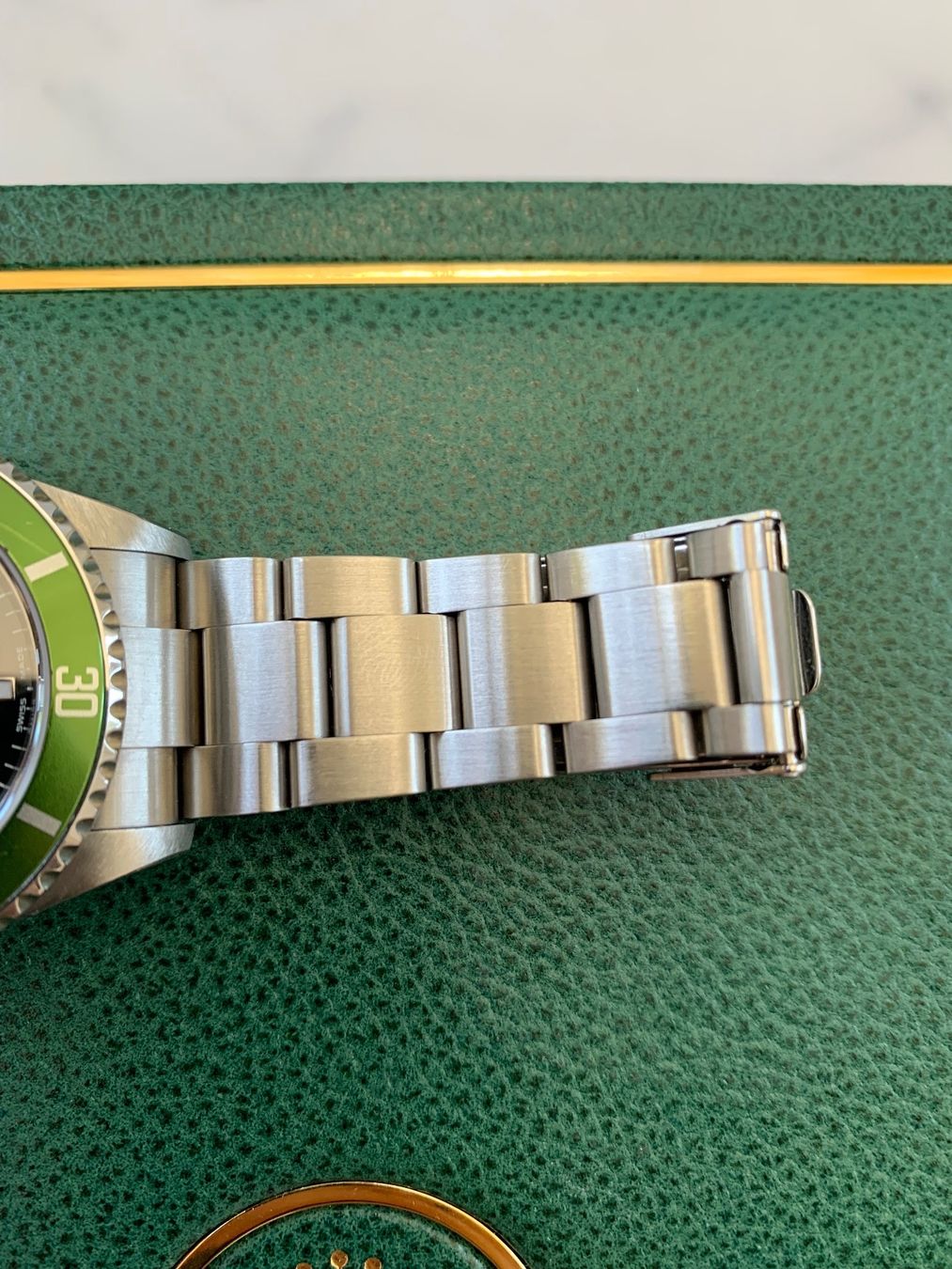 Rolex Orologi: Rolex Submariner Kermit FLAT 4 16610LV - CH-Fullset – Usato da Dotzigen venduto da 24SevenSwiss 3