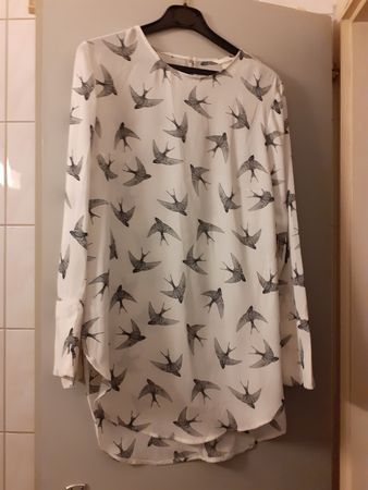 Bluse Langarm Weiss Schwalbenmuster Grösse 40 guter Zustand
