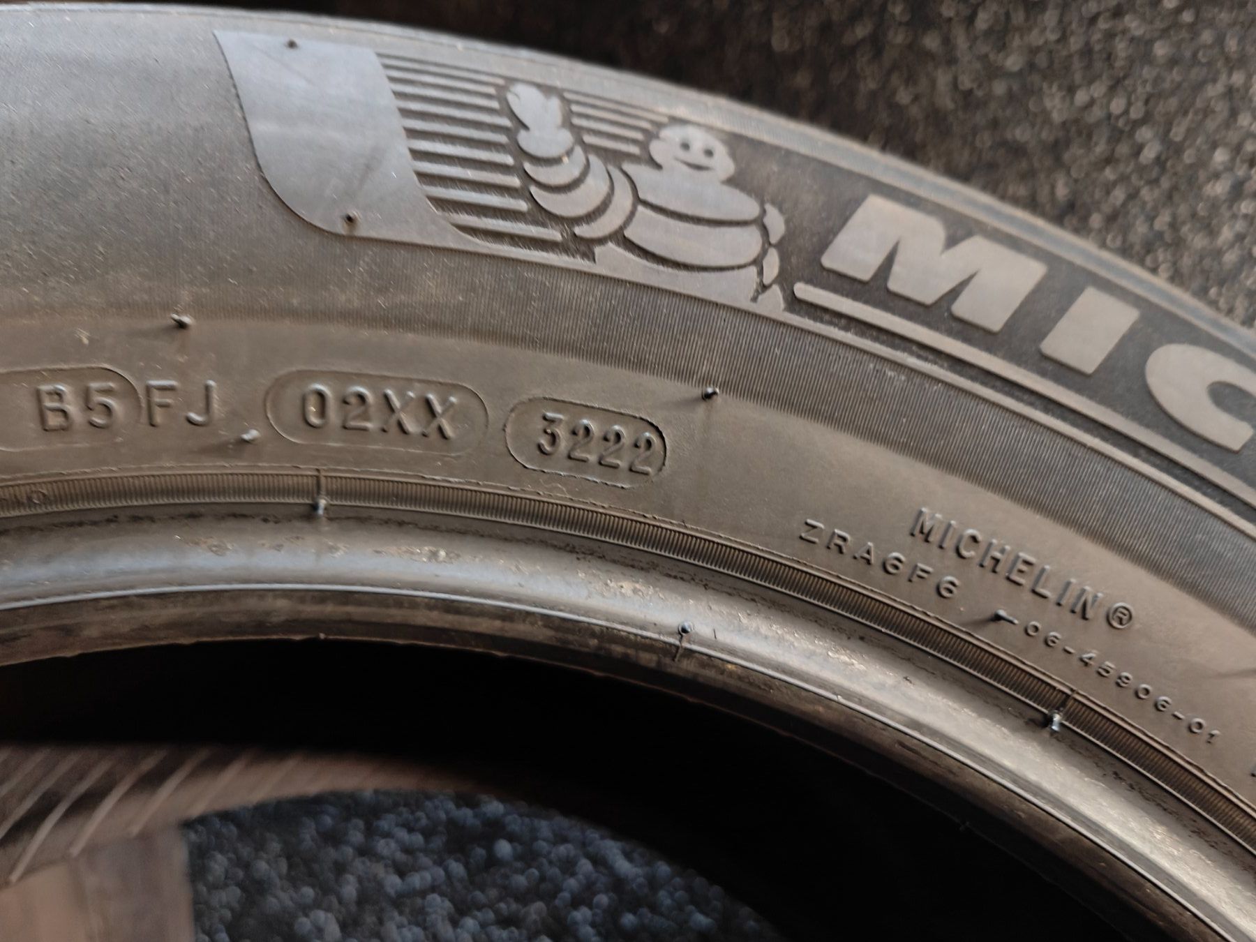 Michelin Pneumatici & Ruote complete: Winterreifen 255/55 R18 – Usato da Oberengstringen venduto da Reifen-Lagerverkauf 4