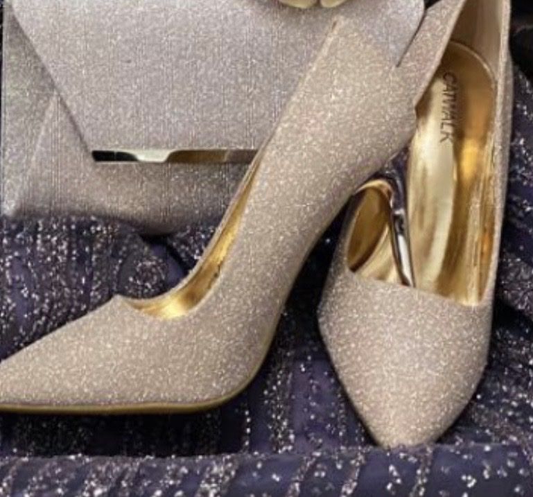 Scarpe da donna: Lila High Heels Grösse 39 – Nuovo (secondo la descrizione) da Heerbrugg venduto da yll_xp6m