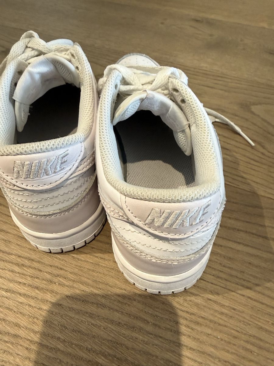 Nike Schuhe für Mädchen: Nike Sneaker Gr 35.5 – Gebraucht aus Kilchberg ZH von MiLu2023 1