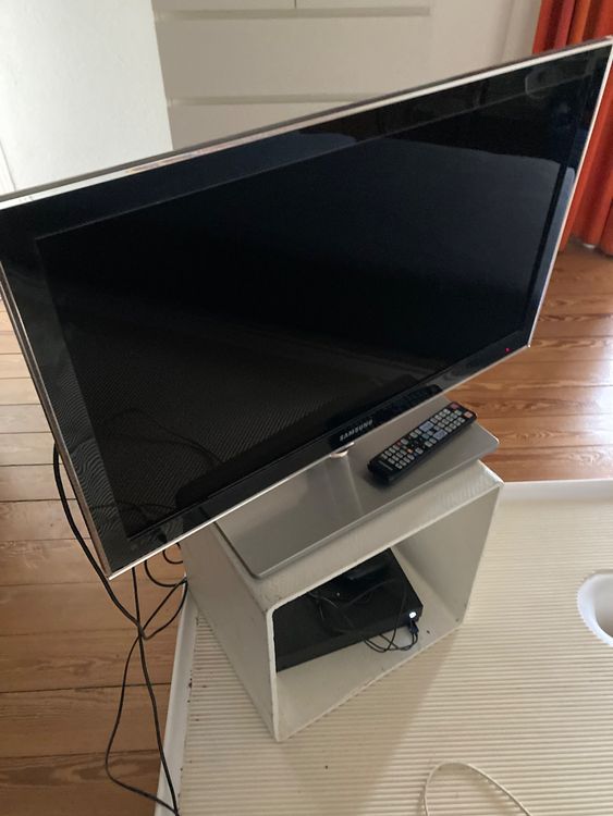 XBOX ONE X + LED TV + SONY SUB BASS PREMIUM AUDIO BOXEN (Gebraucht) in ...