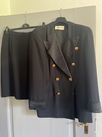 1 tailleur noir taille 44 français selon photos