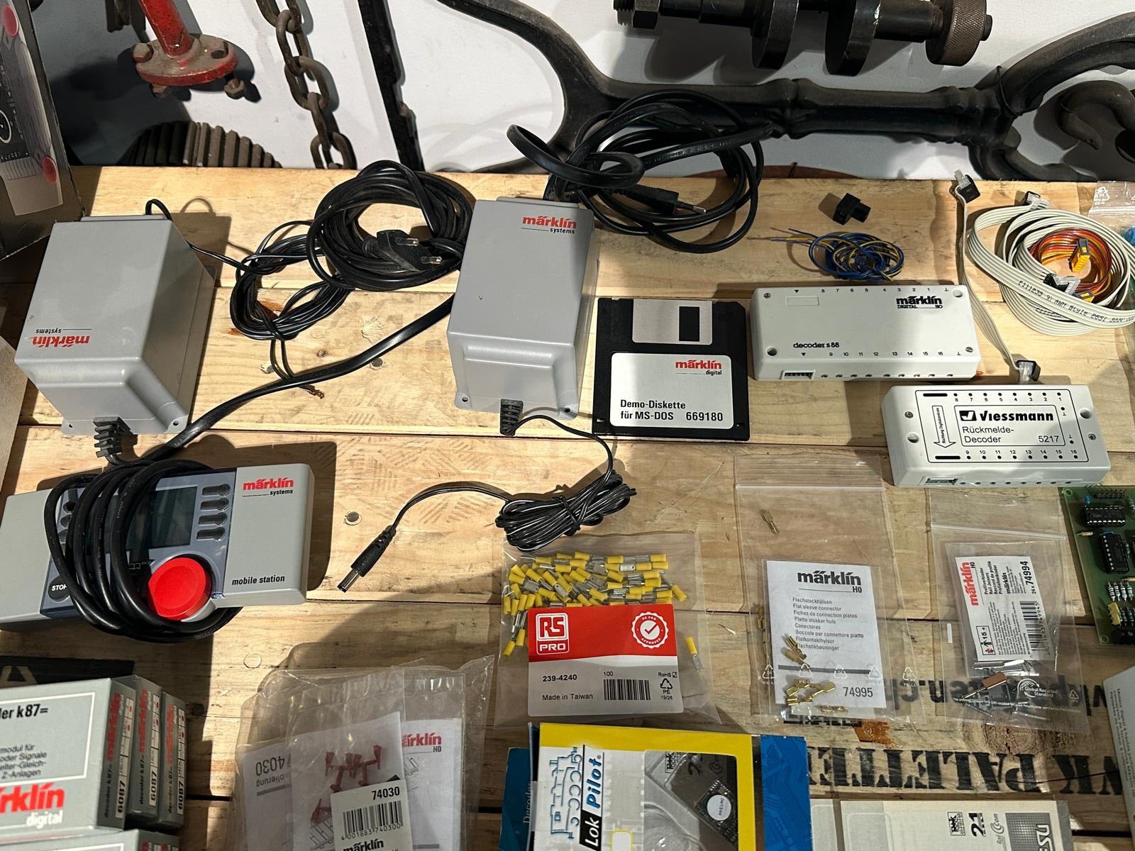 Märklin Modellini di ferrovie: Riesiges Märklin Digital Konvolut mit Lok Pilot Decoder etc. – Usato da Luzern venduto da Fracht-Design.ch 7