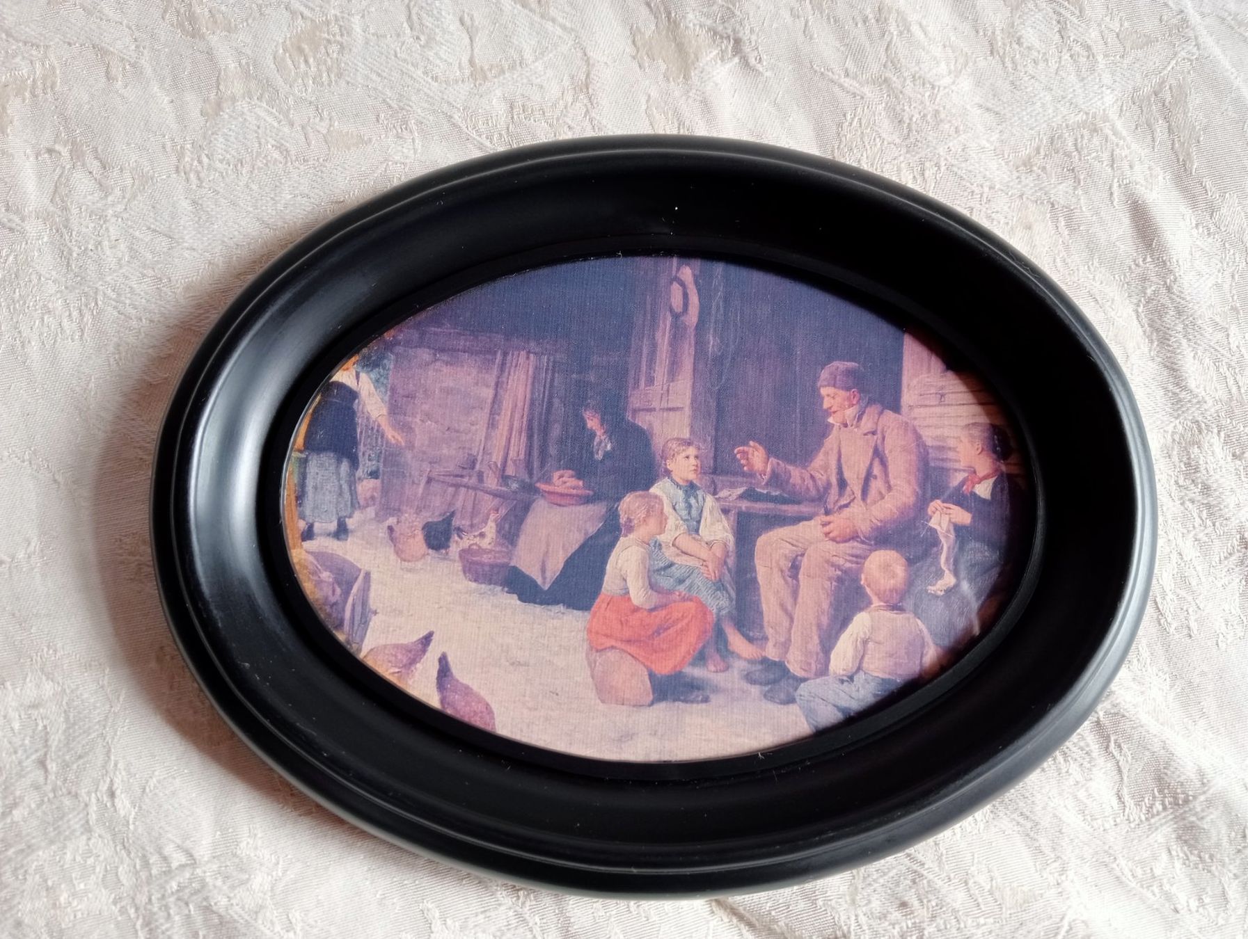 Bilderrahmen: 3er Set Vintage Bilderrahmen mit Bildern Oval Kunststoff – Gebraucht aus Oberdorf BL von Barocki888 3