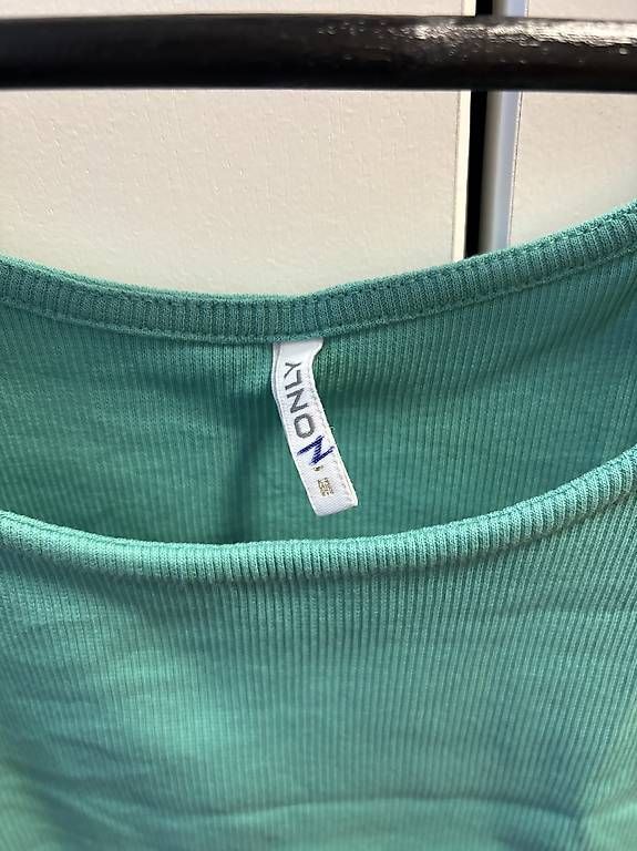Top: TOP Crop top Only Gr. M grün – Usato da St. Gallen venduto da mustang96 1