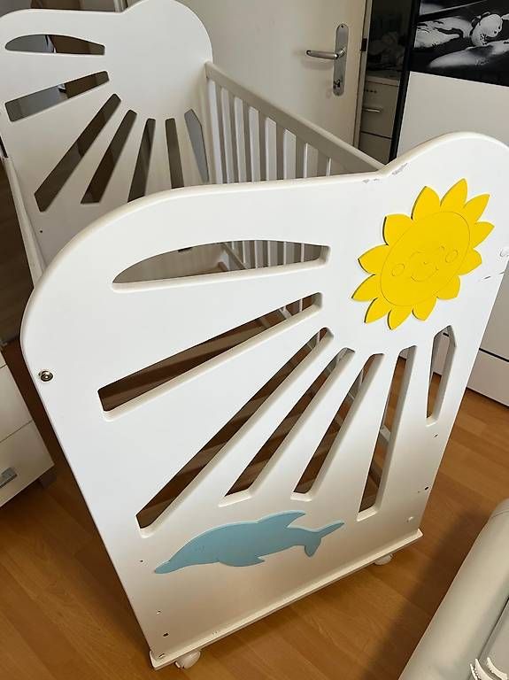 Letti: Kinderbett mit Matratze s- süsses Design mit Sonne & Delfin – Usato da Hochdorf venduto da ActiveLifestyle 1