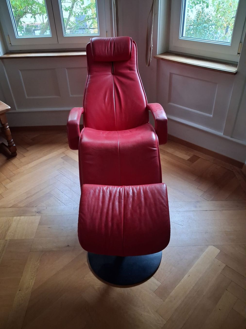 Poltrone: Fauteuil en cuir rouge – Usato da Courtételle venduto da Tamcha 2