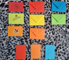 Bunte, kleine Karten & Couverts