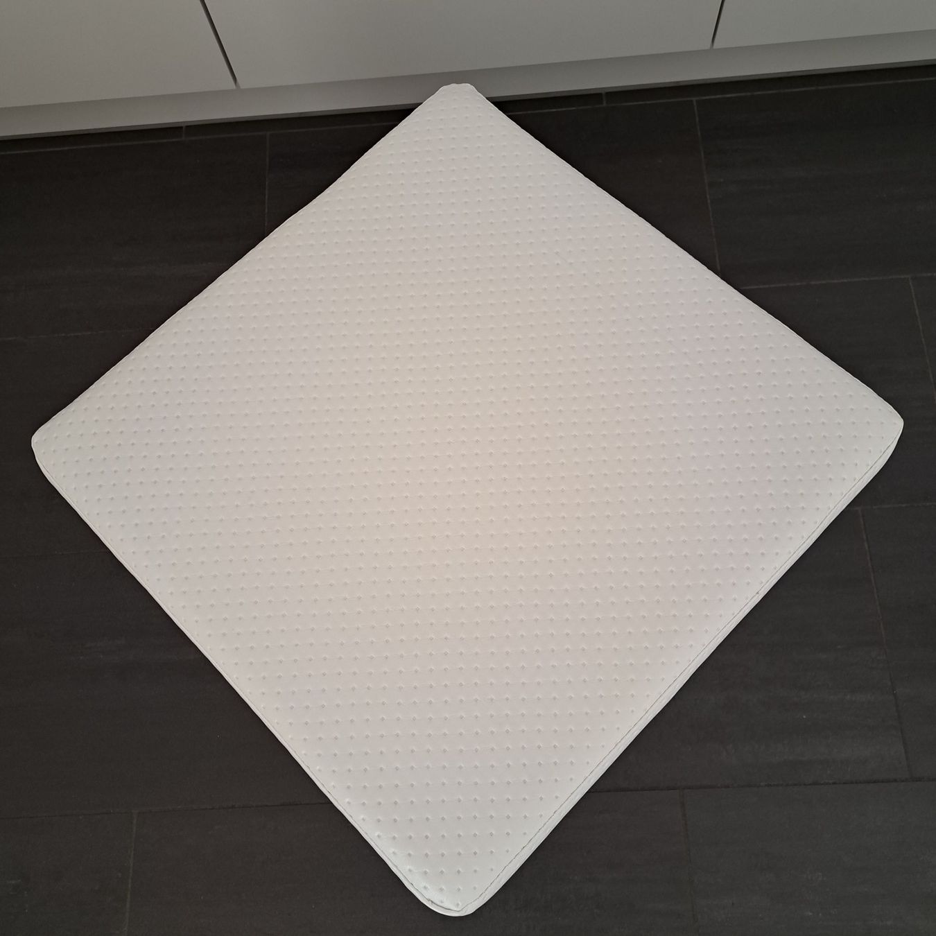 Sgabelli: Neuer quadratischer Hocker weiss – Nuovo (secondo la descrizione) da Hochdorf venduto da Westin05 1