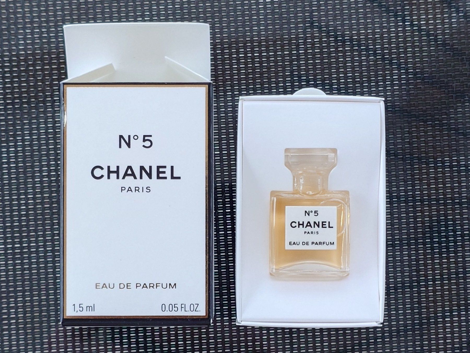 Chanel Profumi & Eau de Toilette: Chanel No5 eau de parfum miniature 1.5 ml – Nuovo e nell'imballaggio originale da Pully venduto da Chabet 1