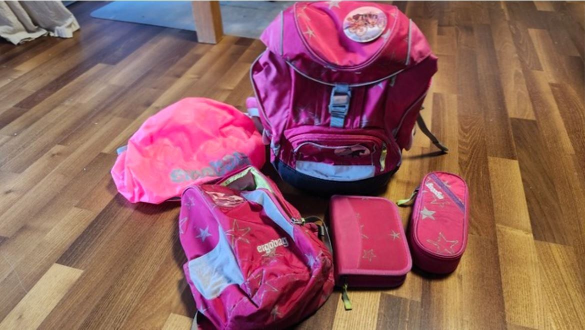 Ergobag Kindertaschen: Mädchen Schultasche - "ErgoBag" 5- teilig – Gebraucht aus Brig von Mike69 2