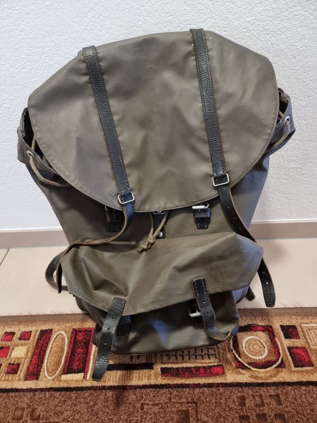 Zaini: Militärrucksack – Usato da Zuchwil venduto da Stefan00