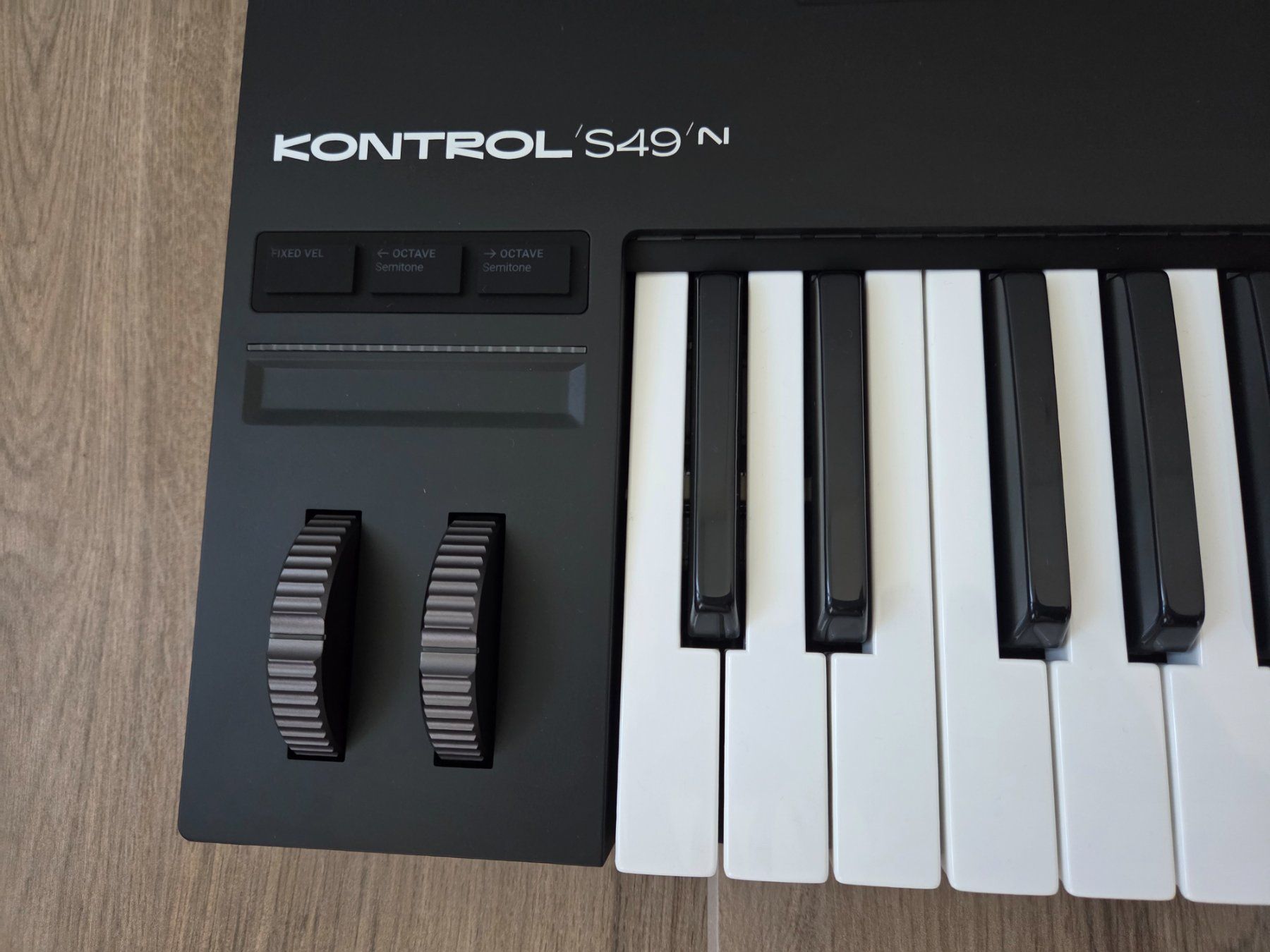 Native Instruments Strumenti musicali: Native Instruments Kontrol S49 MK3 inkl. Decksaver – Nuovo (secondo la descrizione) da Birmensdorf ZH venduto da arcticmonkey91 4