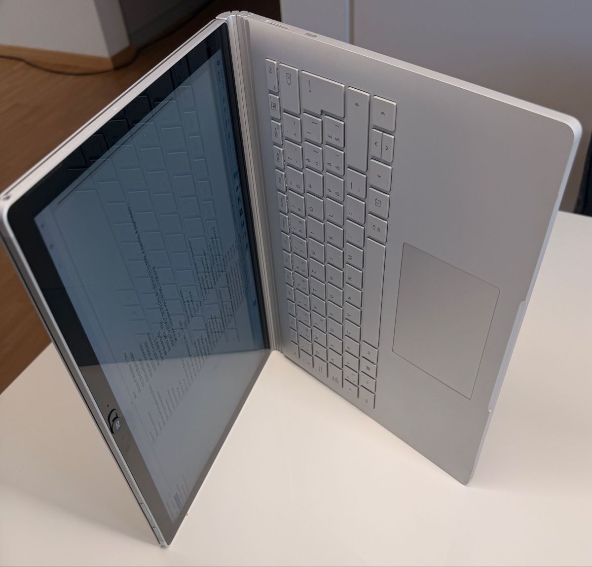 Microsoft Notebook: Surface Book 2 - RAM 8GB - SSD 256 GB – Usato da Horw venduto da Sriranjan58 2