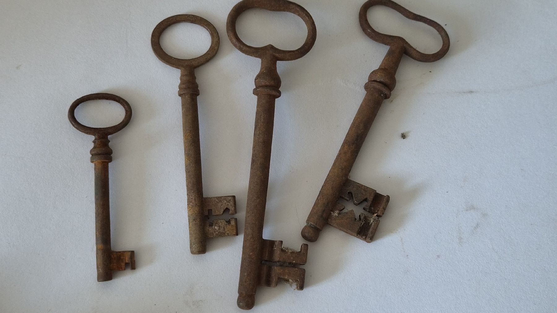 Chiavi: 4 antike Schlüssel – Usato da Kölliken venduto da Upcycling-by-Mc-TAM