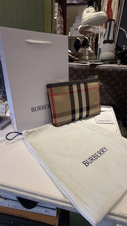 Burberry neu mit Staubbeutel