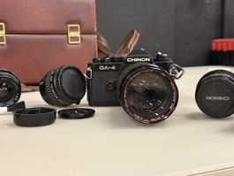 Spiegelreflexkamera Chinon CA-4 mit Objektiven und Tasche