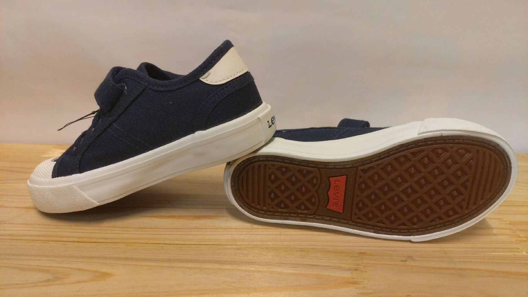 Levi's Scarpe per ragazzi: Chaussures Levi's enfant, taille 26 NEW – Nuovo (secondo la descrizione) da Farvagny-le-Grand venduto da LaCaverne 2