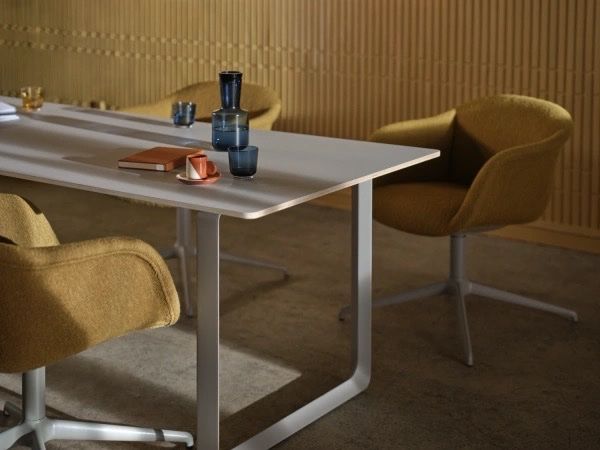 Tables: Muuto - Designer table 70/70 grey – D'occasion à Zürich par HeleneB