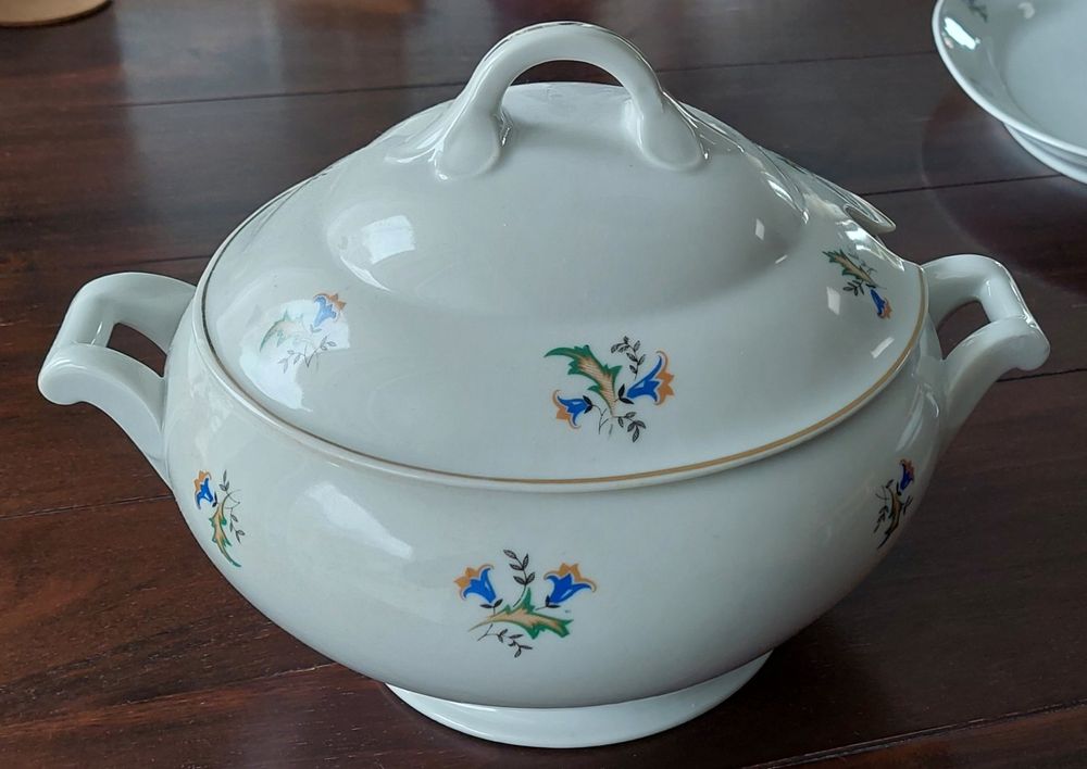 Coupes: Langenthal Porzellan Suppenschüssel, Soupière Goldrand Blume – D'occasion à Ostermundigen par gerbu01 4