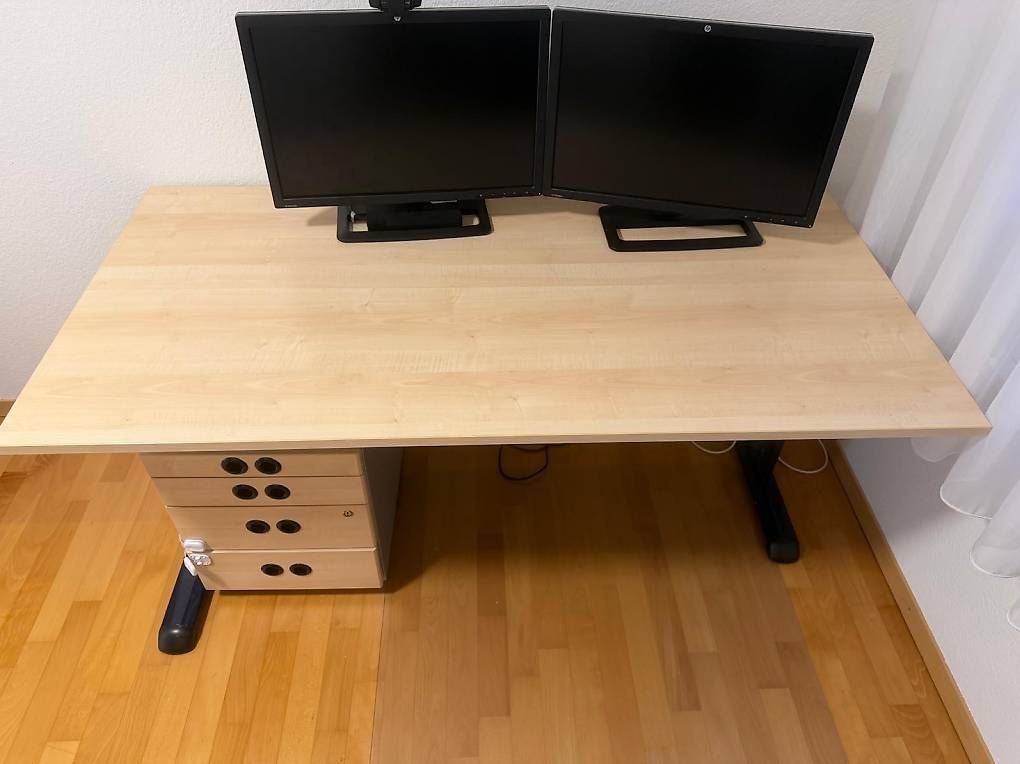 Schreibtische: Bürotisch – Gebraucht aus Urdorf von swissmall