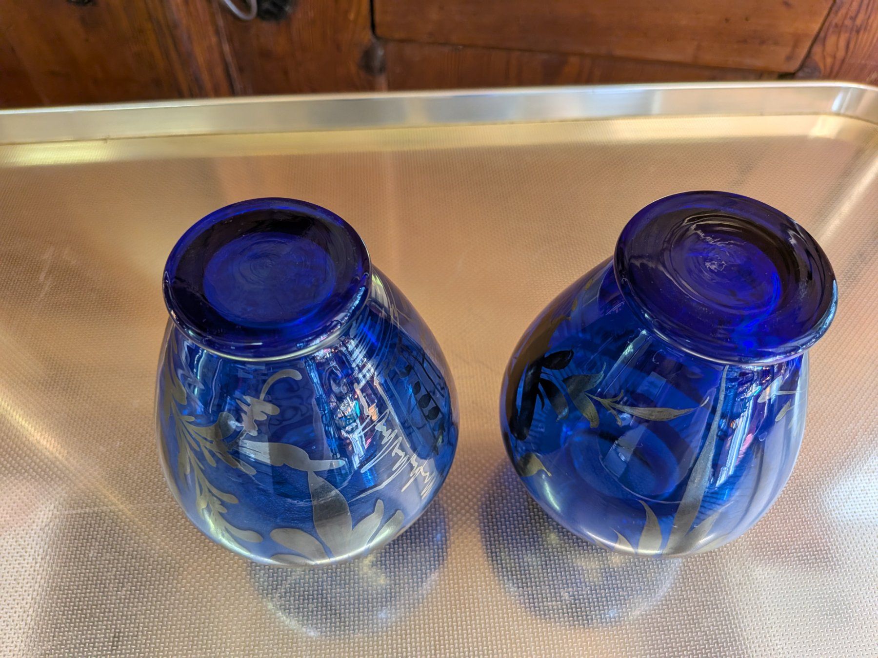 Vasi & Recipienti: 2 blaue Vasen Glasvasen mit Silberdekor – Usato da Emmen venduto da Brockofsky 4