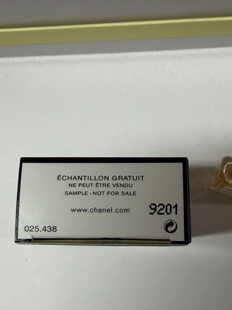 Chanel Profumi & Eau de Toilette: Chanel No5 eau de parfum miniature 1.5 ml  – Nuovo e nell'imballaggio originale da fey venduto da Caductilometre 1
