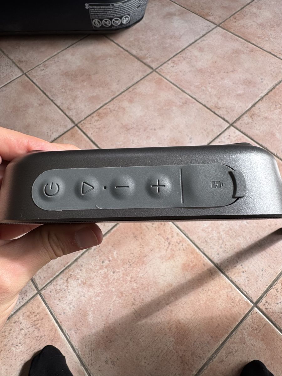Lautsprecher: Portable Bluetooth Speaker Grey Like New Condition – Gebraucht aus Zürich von jes_2wyq 1