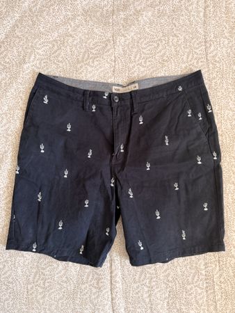 Vans Bermuda Shorts Grösse 38 dunkelblau mit Kaktusmuster