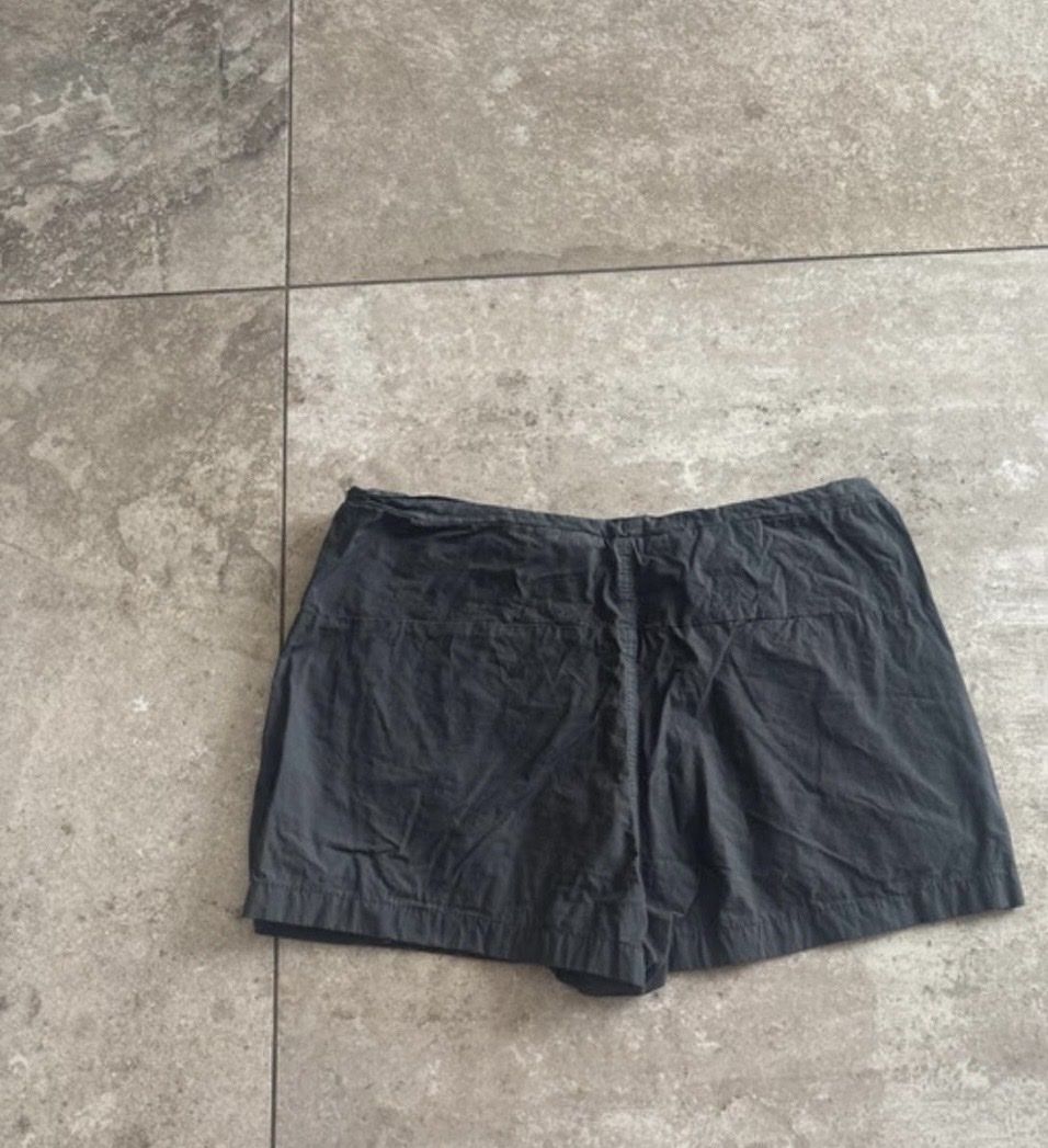 Pantalons: Shorts Subdued – D'occasion à Bern par Nina_Lou 1
