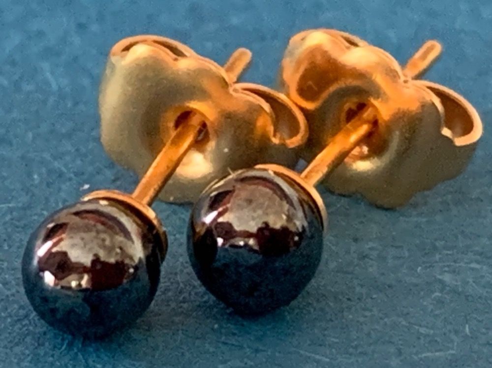 Ohrringe & -stecker: 2 Ohrstecker Hämatit-Imitat – Neu (gemäss Beschreibung) aus Dittingen von Bijoubelle 1