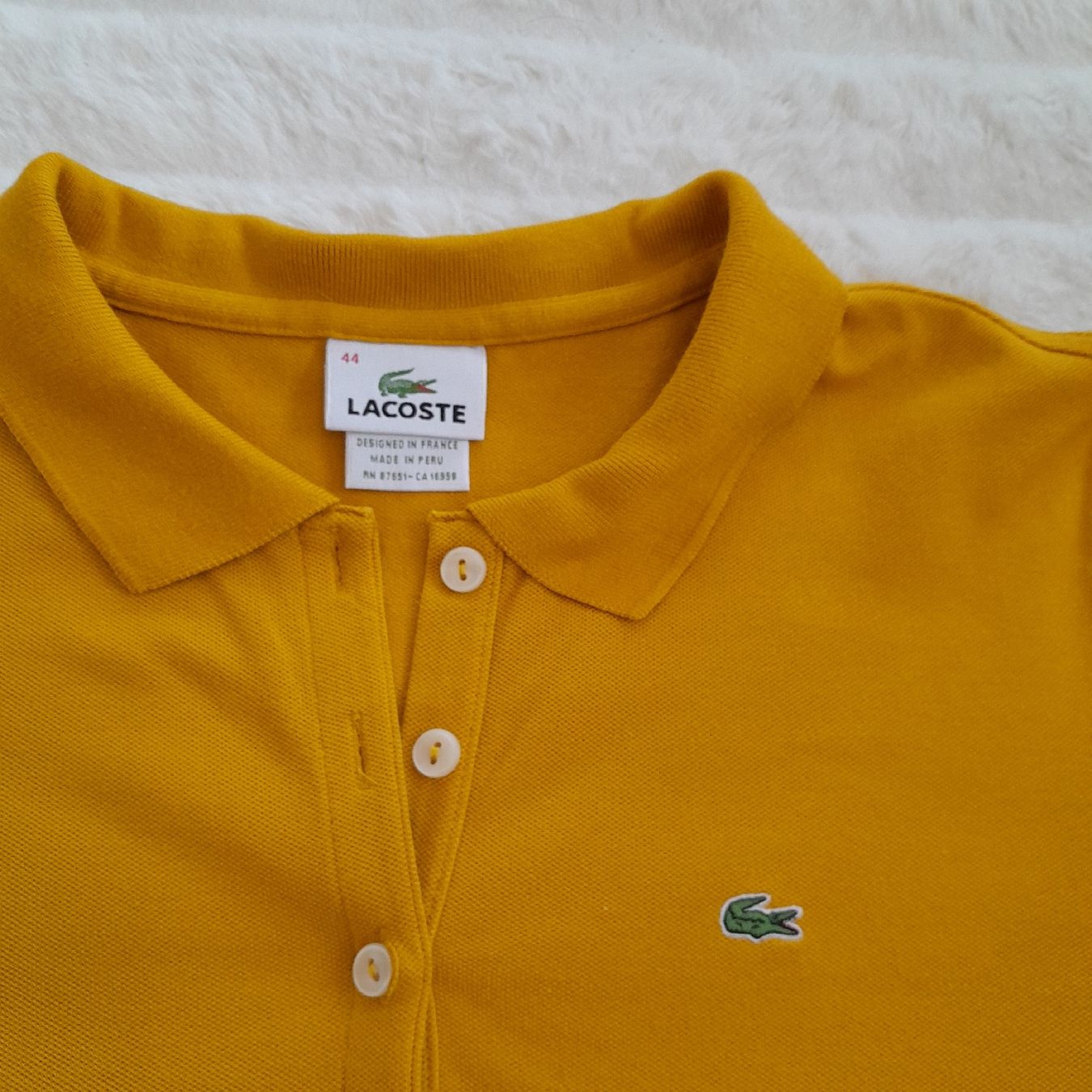 Lacoste Magliette Polo: Polo Lacoste jaune moutarde, taille 44, – Usato da Renens VD venduto da ser_j2fn 2
