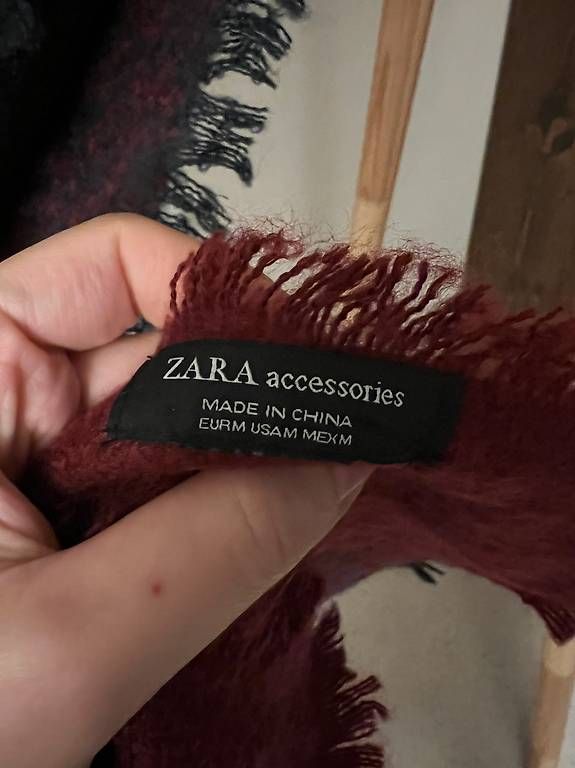 Zara Foulard & Sciarpe: Sciarpa grande colorata – Usato da Luzern venduto da mic_99vf 1
