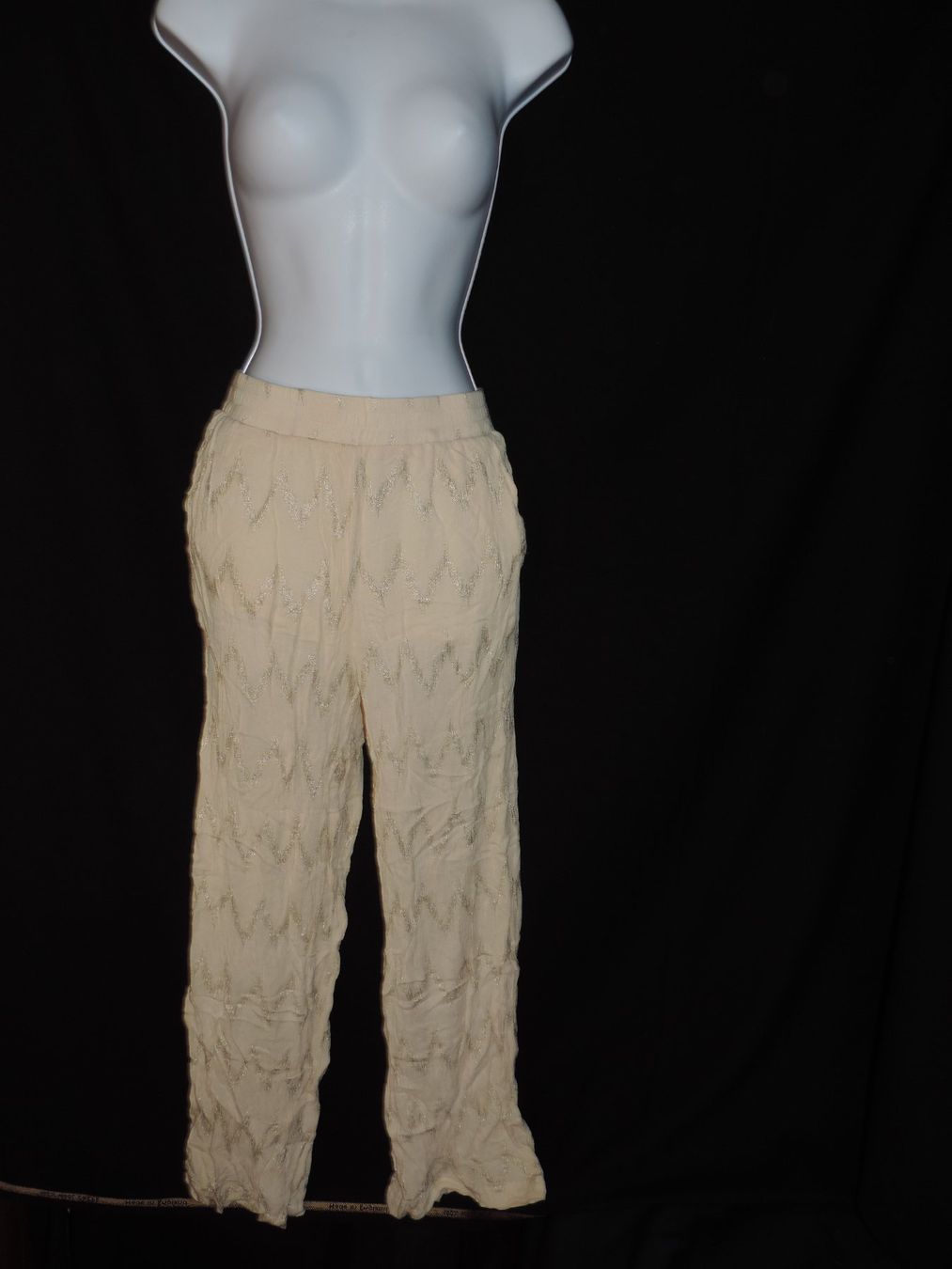 Pantaloni: pantalon souple beige doré – Usato da Genève venduto da Axelle333 7
