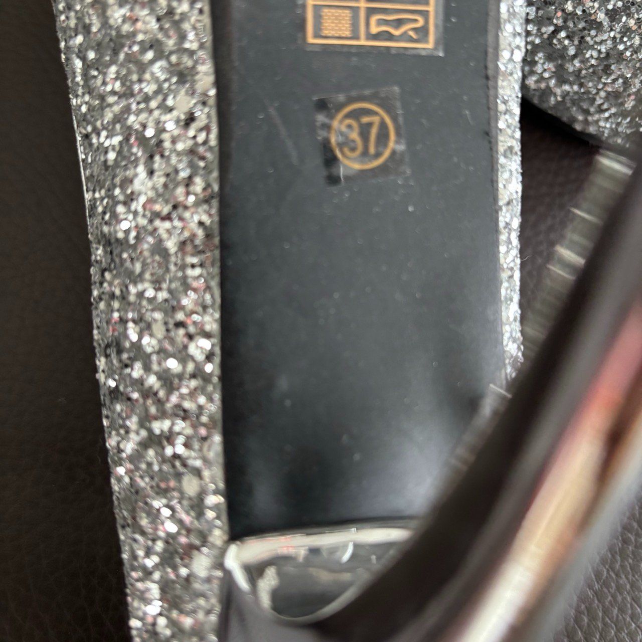 Scarpe da donna: Glitzernde Damenschuhe mit Schleife, Silber, Grösse 37 – Usato da Thalwil venduto da Arleen 3