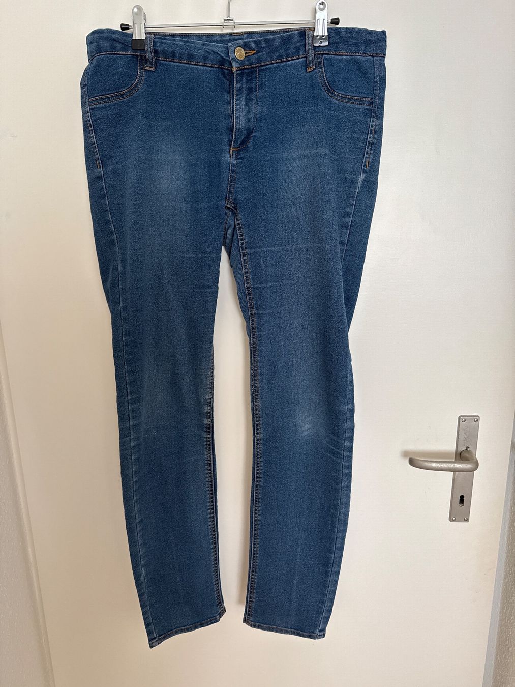 Jeans: Jeans Sfera 38/40 – Difettoso da Horgen venduto da linuxrp