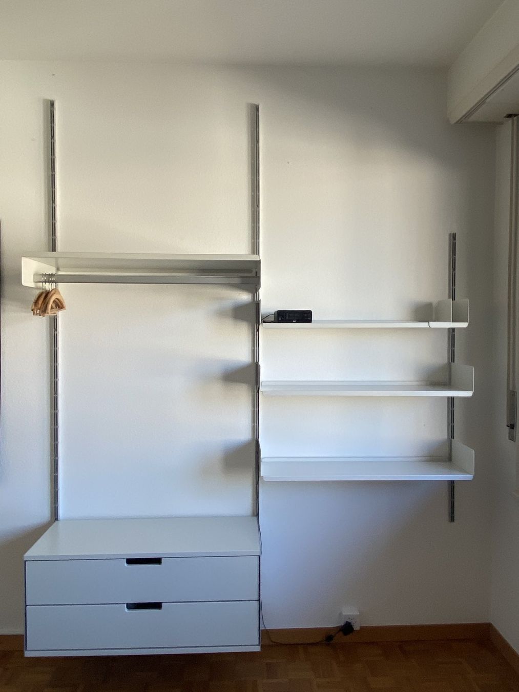 Vitsoe Étagères: Vitsoe 606 Regalsystem (Dieter Rams) Grauweiß – D'occasion à Pully par K_Kuhn 3