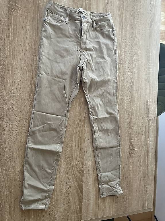 Pantaloni: Beige Hose – Usato da Basel venduto da Make-up-lover